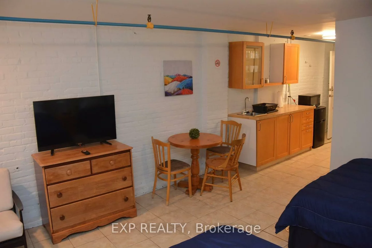 2480, Dundas, High Park North, Toronto