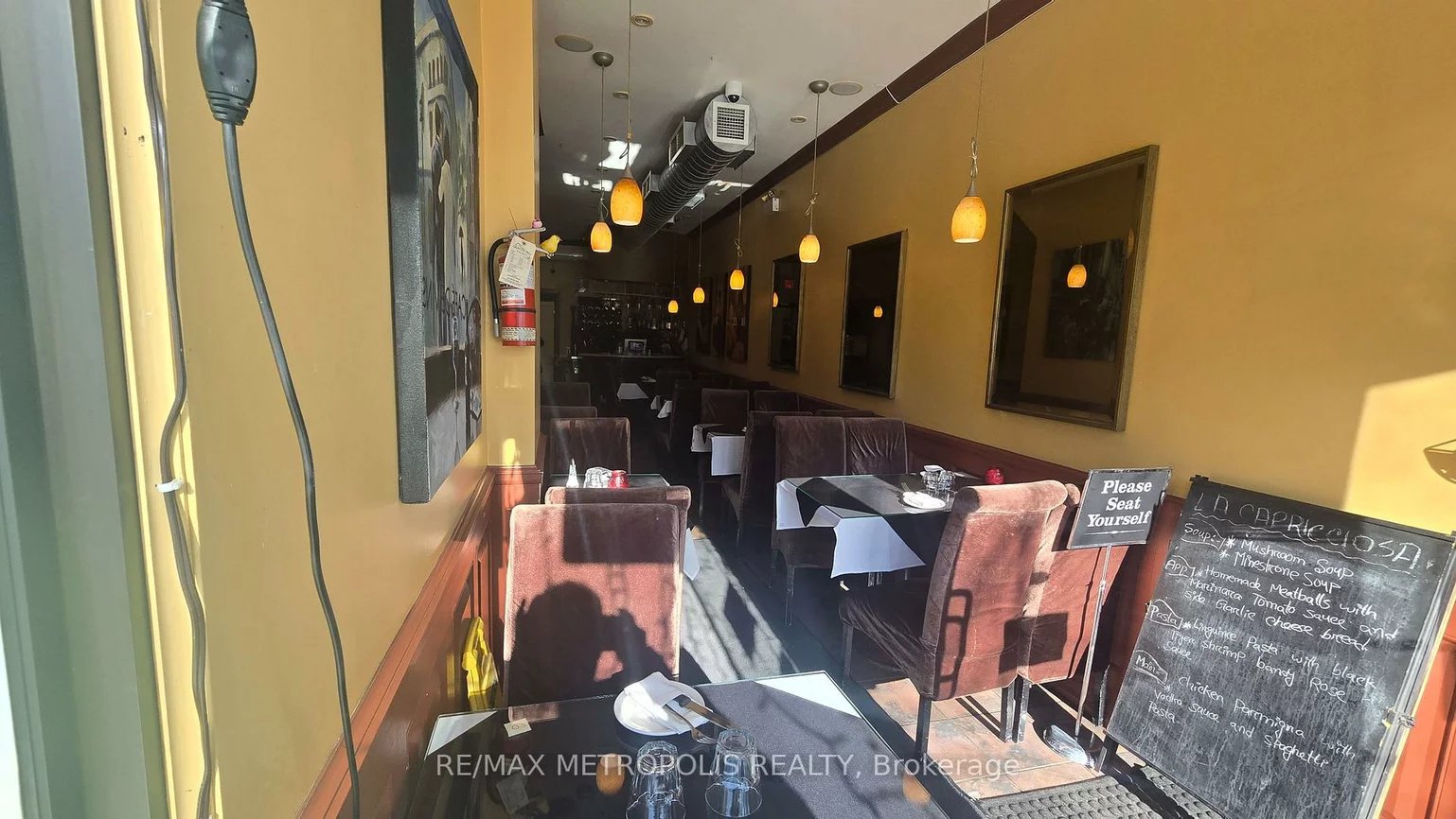 2372, Bloor, Runnymede-Bloor West Village, Toronto