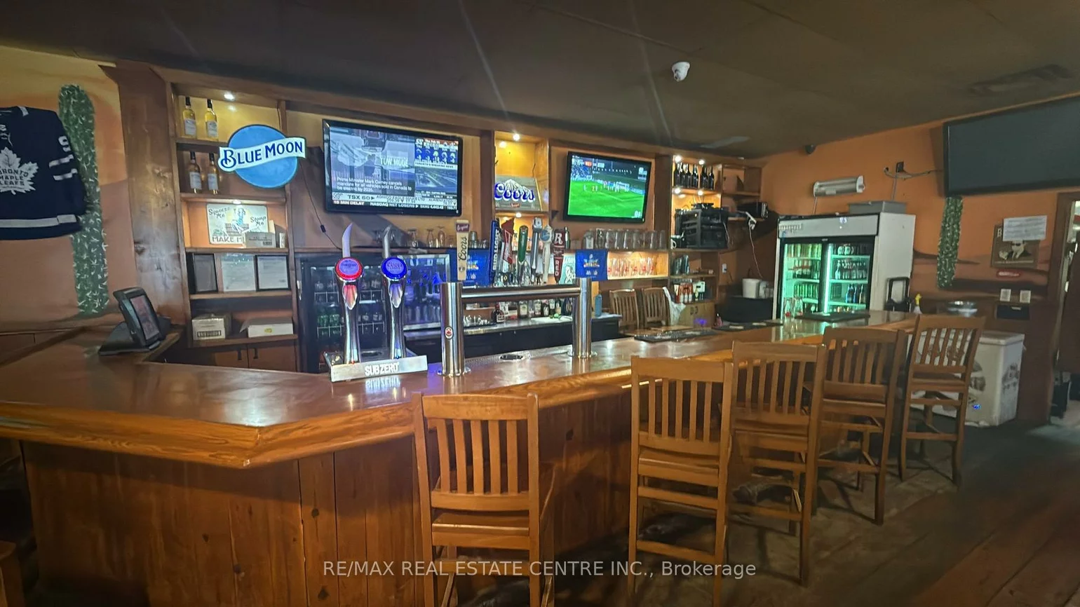 1617, Wilson, Downsview-Roding-CFB, Toronto