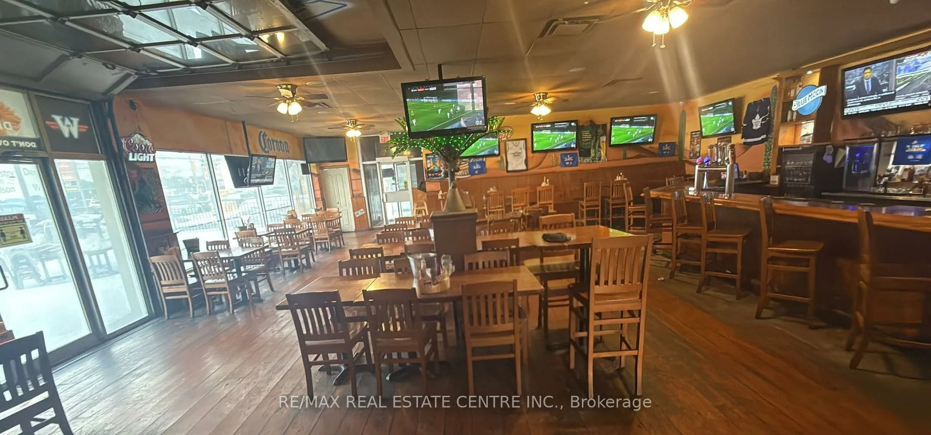 1617, Wilson, Downsview-Roding-CFB, Toronto