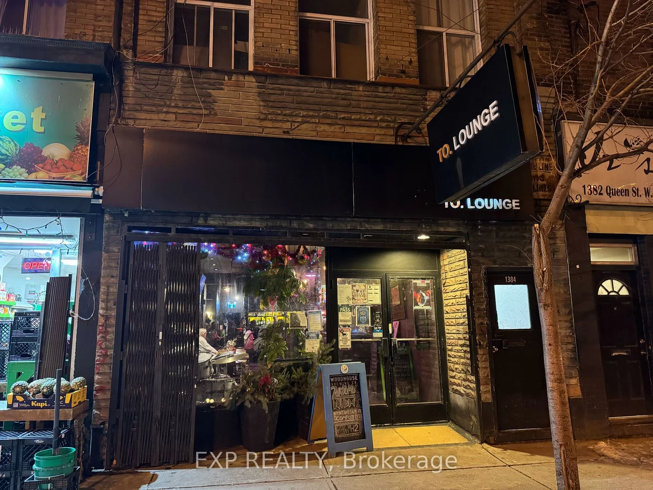 1384, Queen, Roncesvalles, Toronto