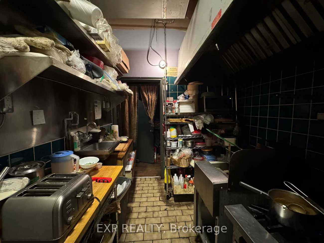 1384, Queen, Roncesvalles, Toronto