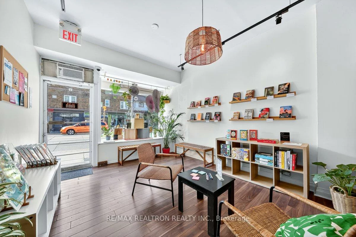 1640, Queen, Roncesvalles, Toronto