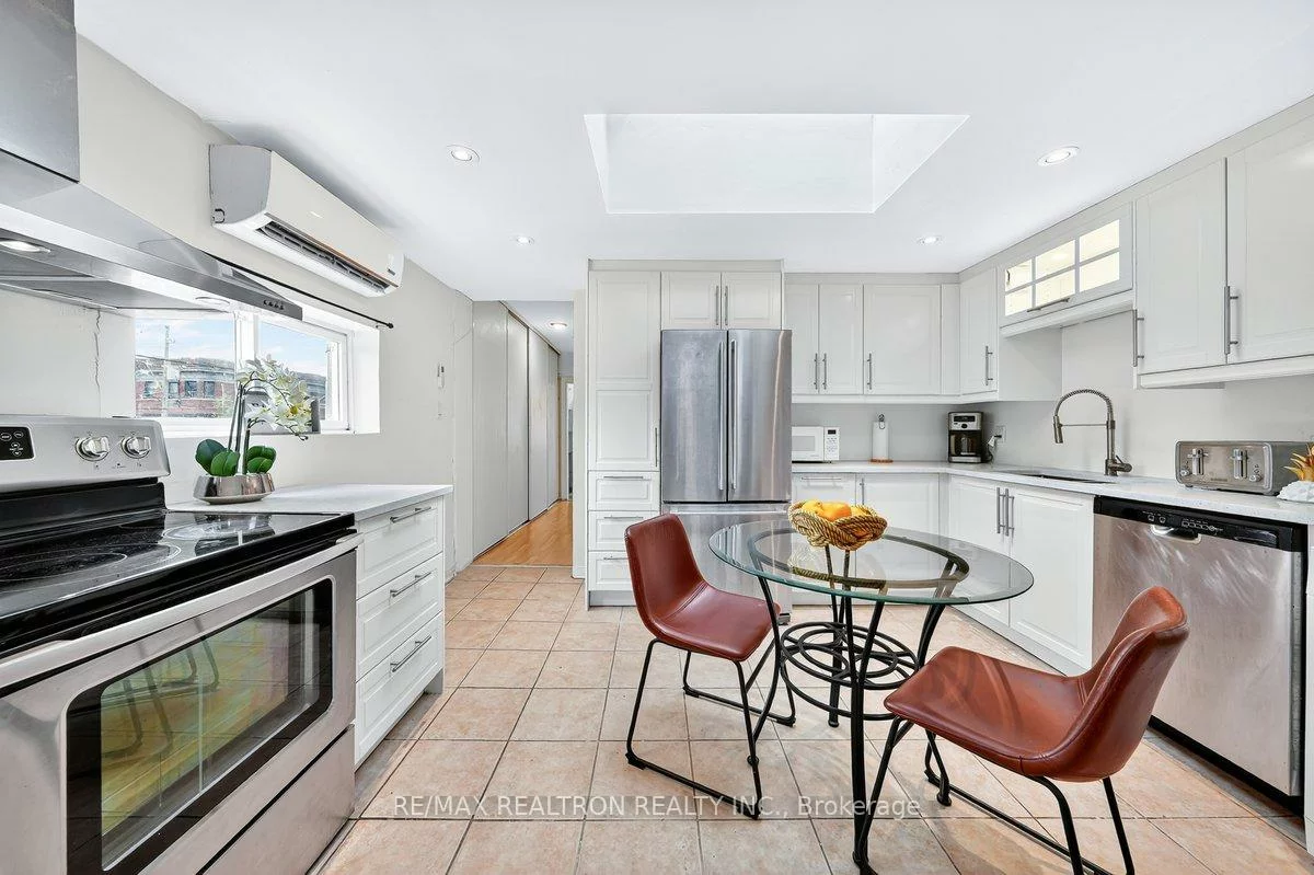 1640, Queen, Roncesvalles, Toronto