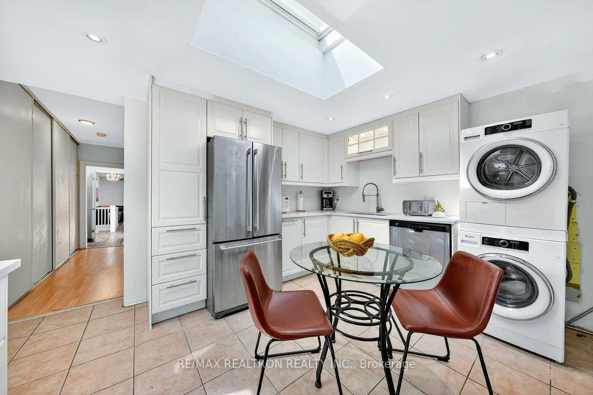 1640, Queen, Roncesvalles, Toronto