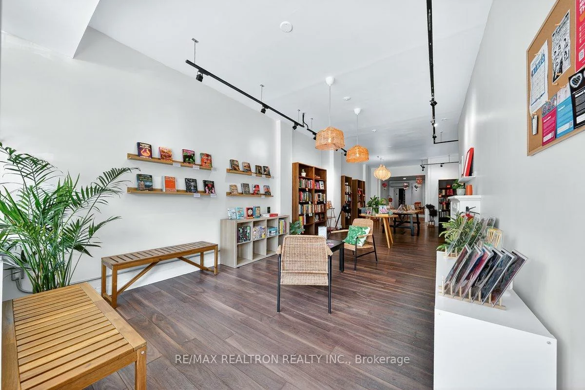 1640, Queen, Roncesvalles, Toronto