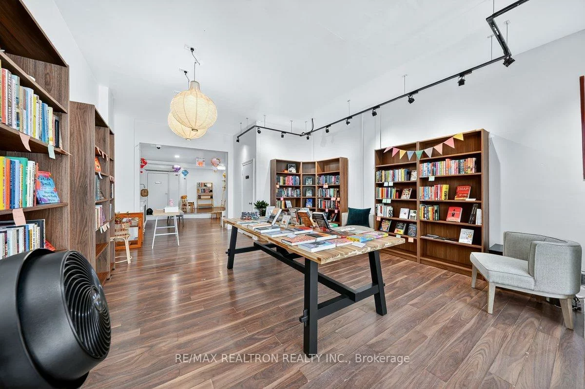 1640, Queen, Roncesvalles, Toronto