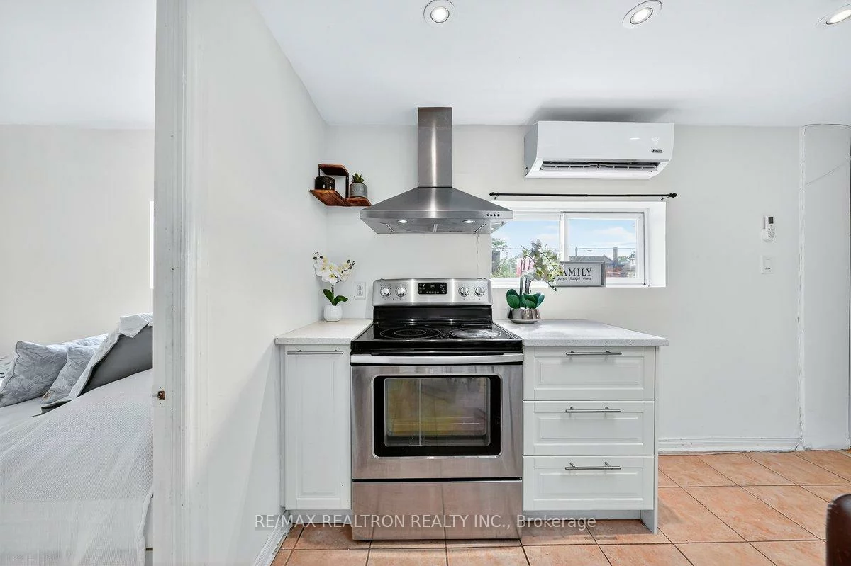 1640, Queen, Roncesvalles, Toronto