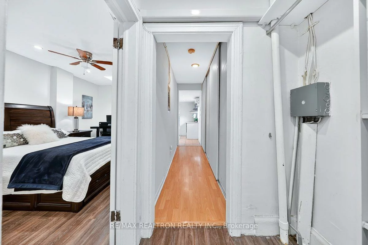 1640, Queen, Roncesvalles, Toronto