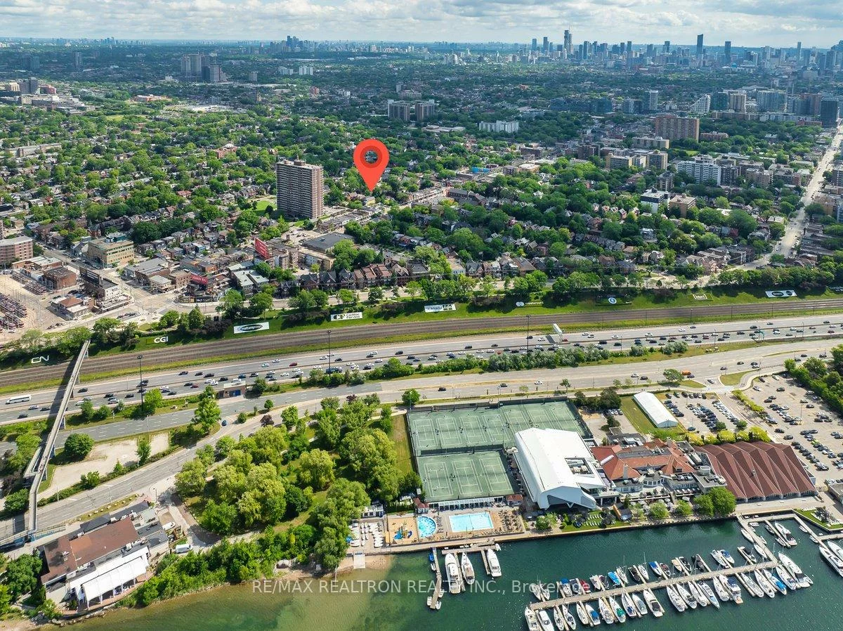 1640, Queen, Roncesvalles, Toronto