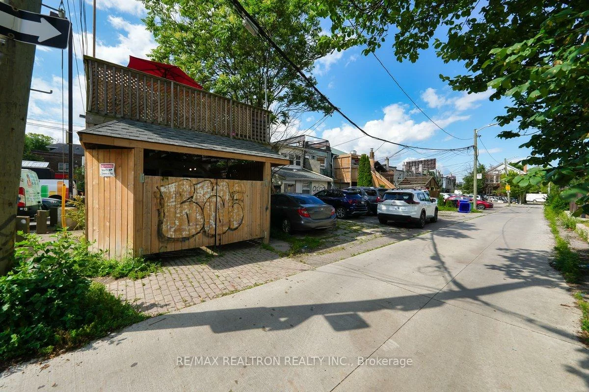 1640, Queen, Roncesvalles, Toronto