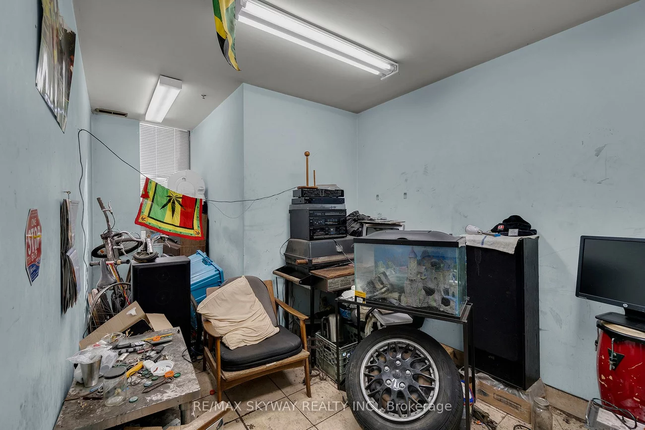 32, Guided, West Humber-Clairville, Toronto