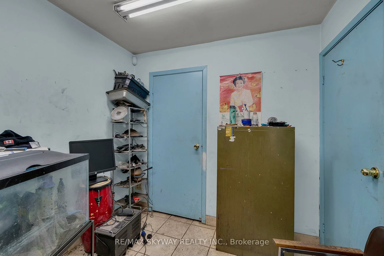 32, Guided, West Humber-Clairville, Toronto