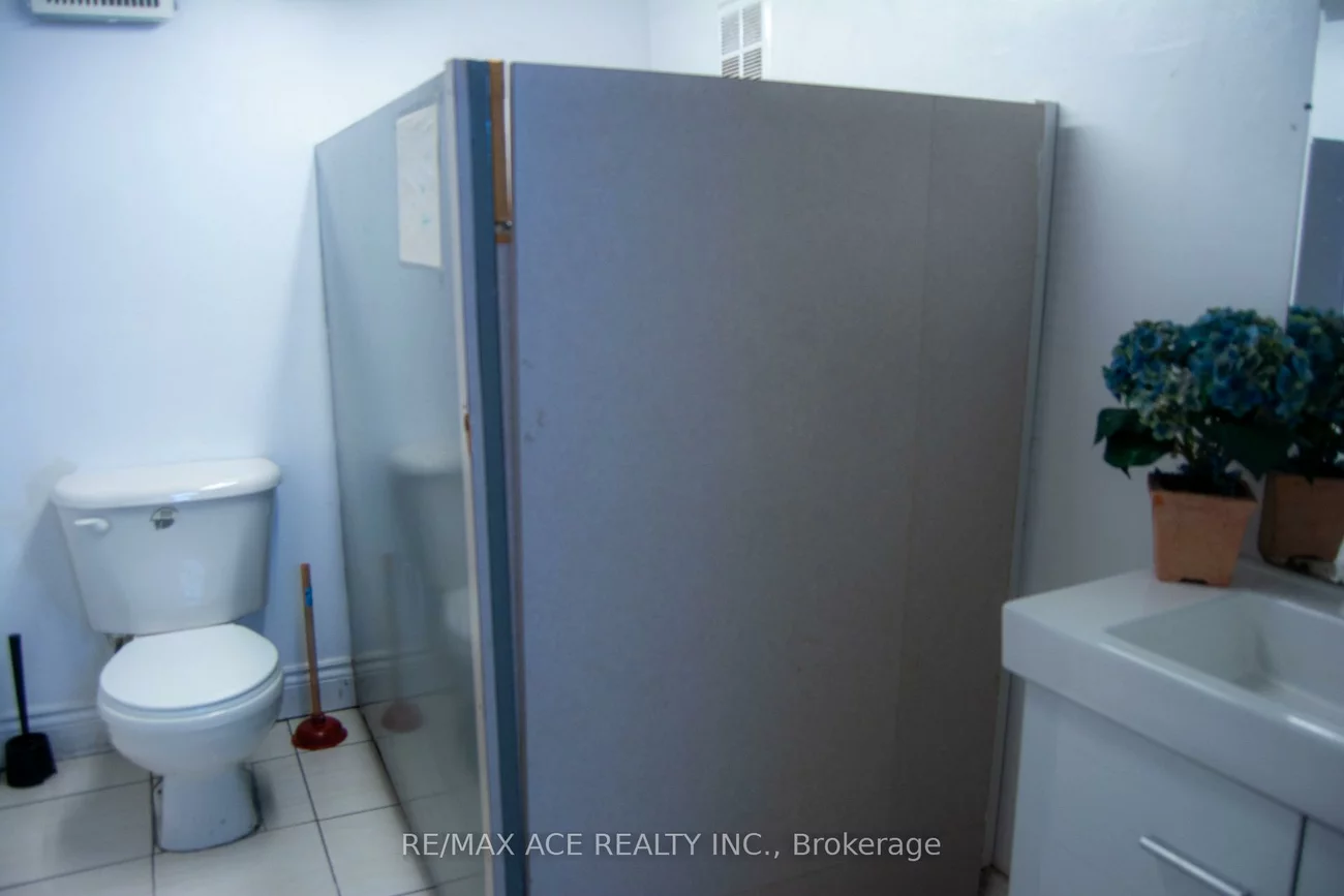 1820, Eglington, Briar Hill-Belgravia, Toronto