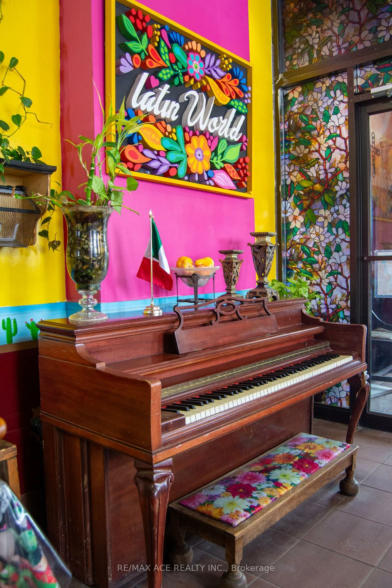 1820, Eglington, Briar Hill-Belgravia, Toronto