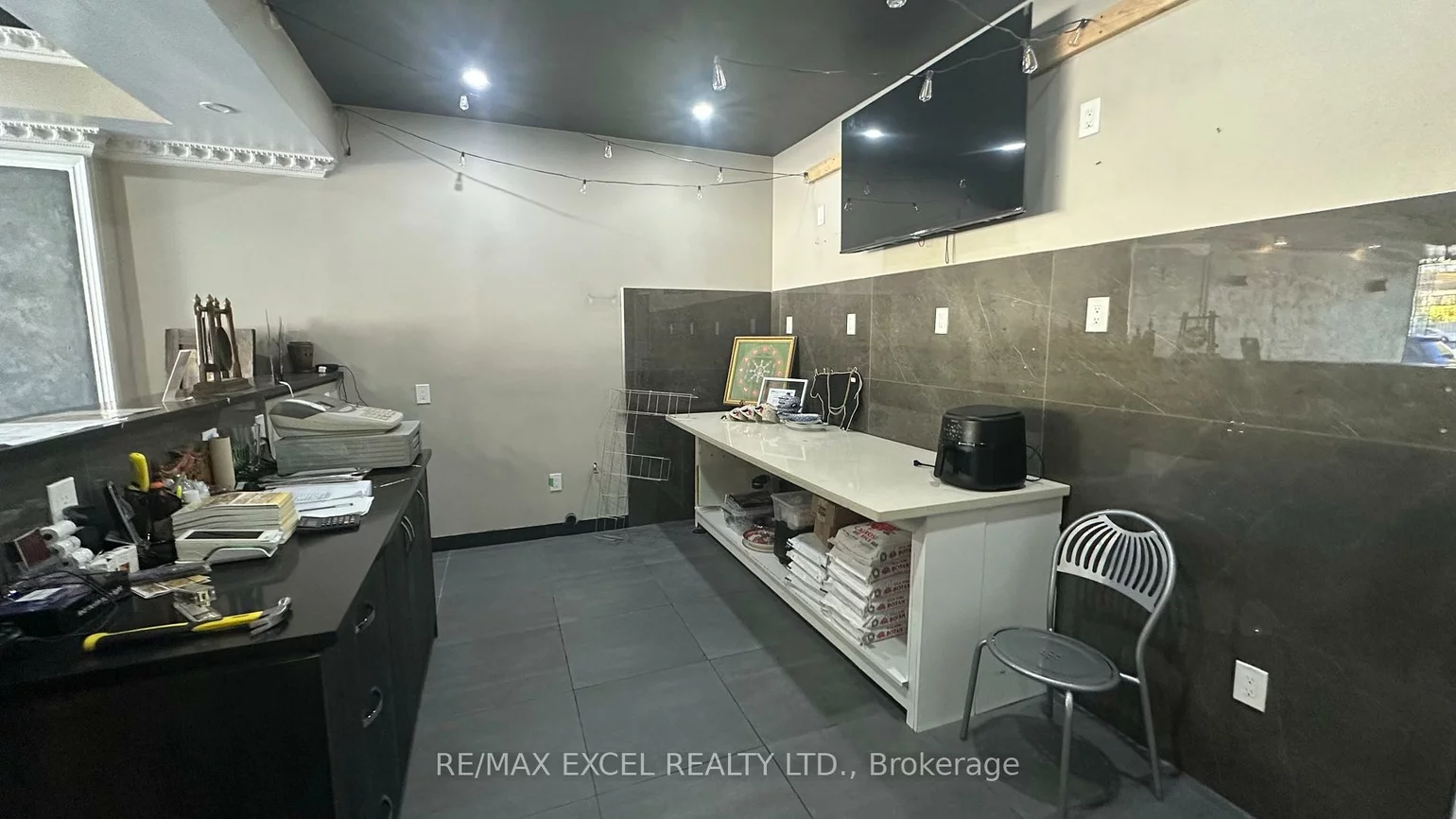 675, The Queensway, Stonegate-Queensway, Toronto