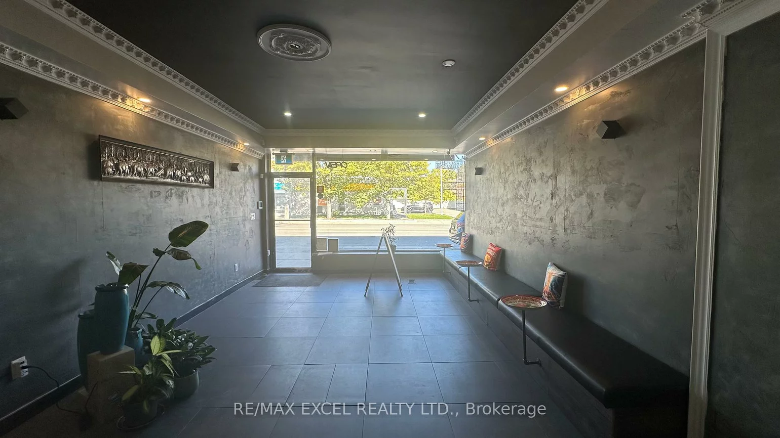 675, The Queensway, Stonegate-Queensway, Toronto