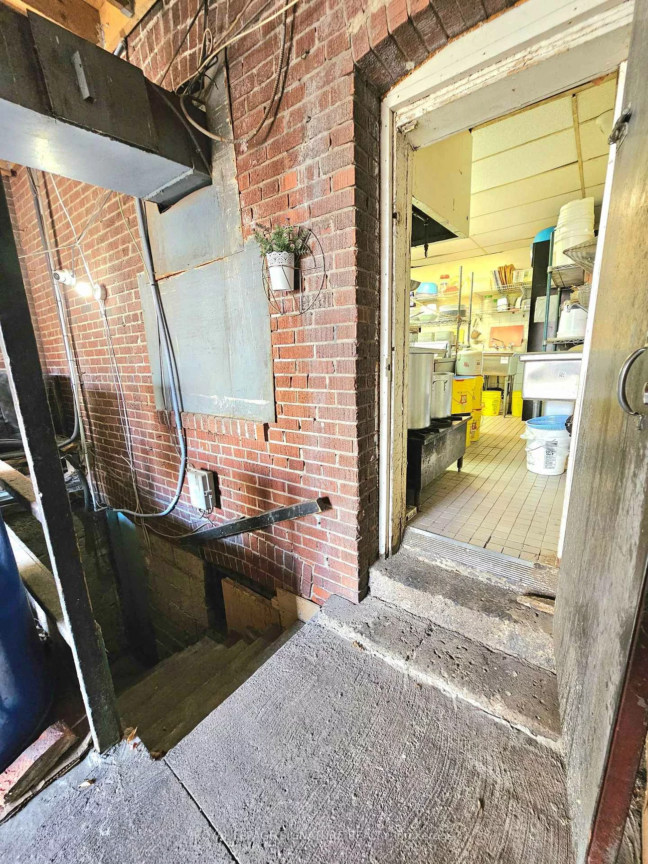 1768, St Clair, Weston-Pellam Park, Toronto