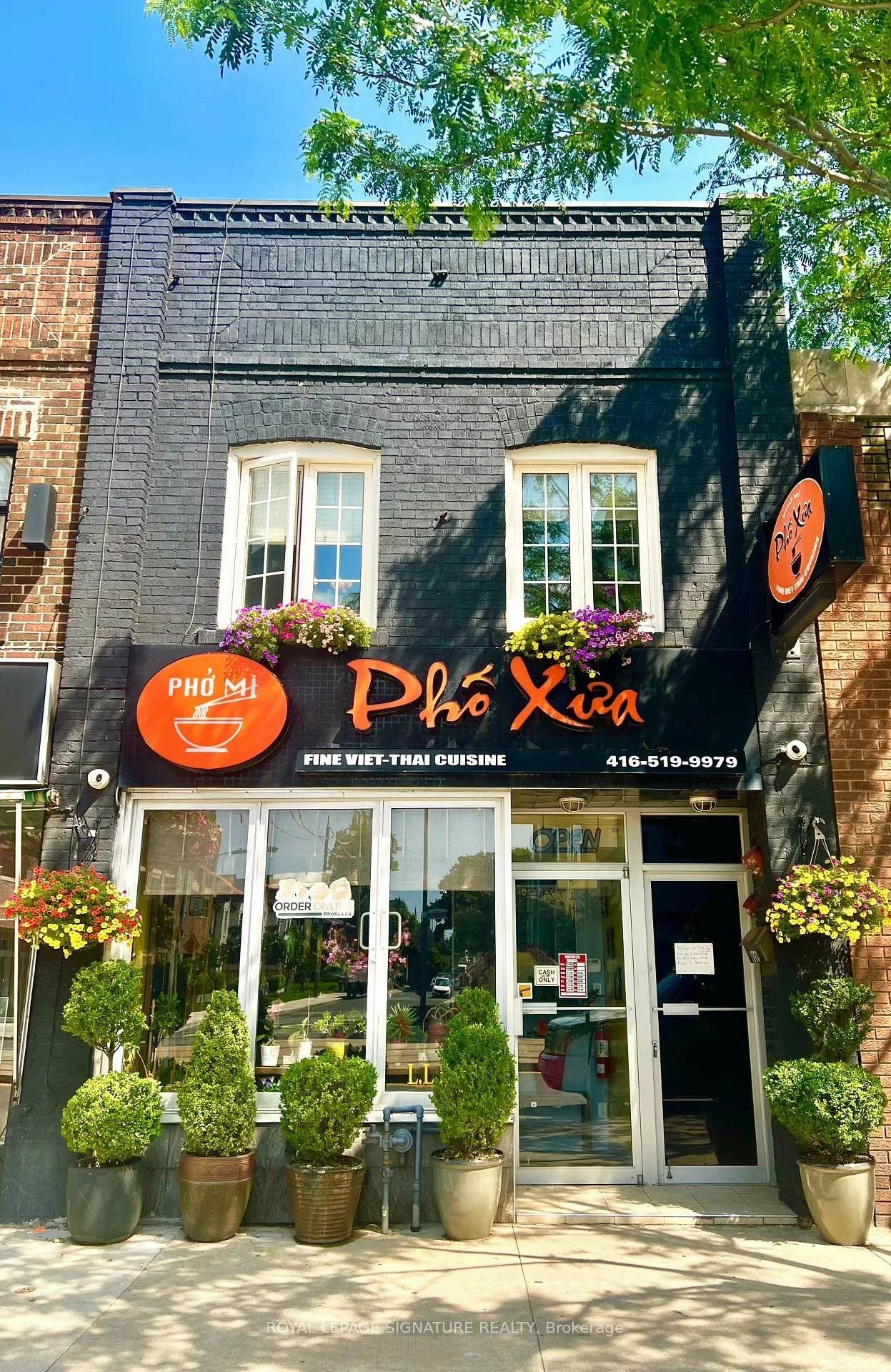 1768, St Clair, Weston-Pellam Park, Toronto