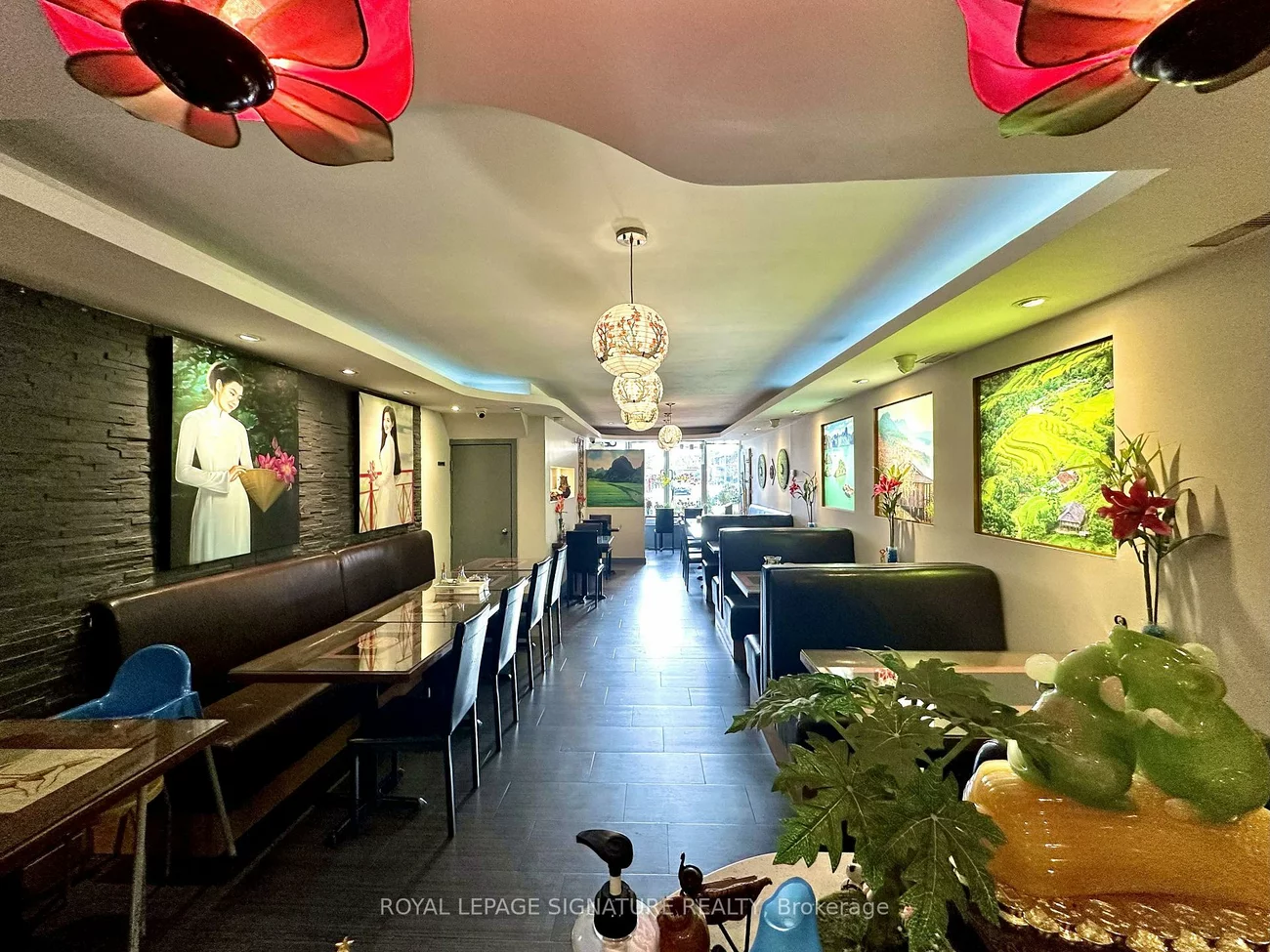 1768, St Clair, Weston-Pellam Park, Toronto