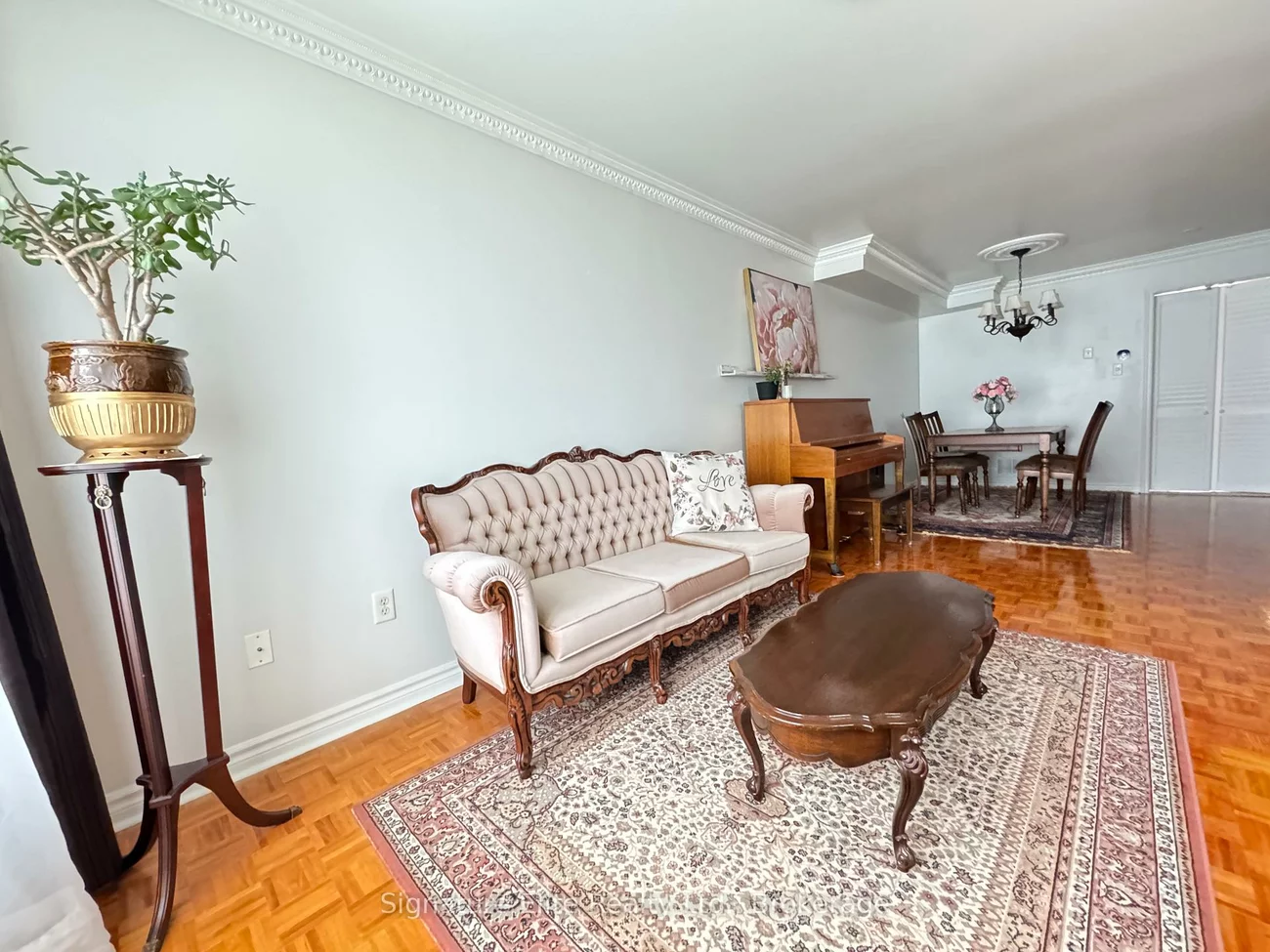 2138, Eglinton, Briar Hill-Belgravia, Toronto