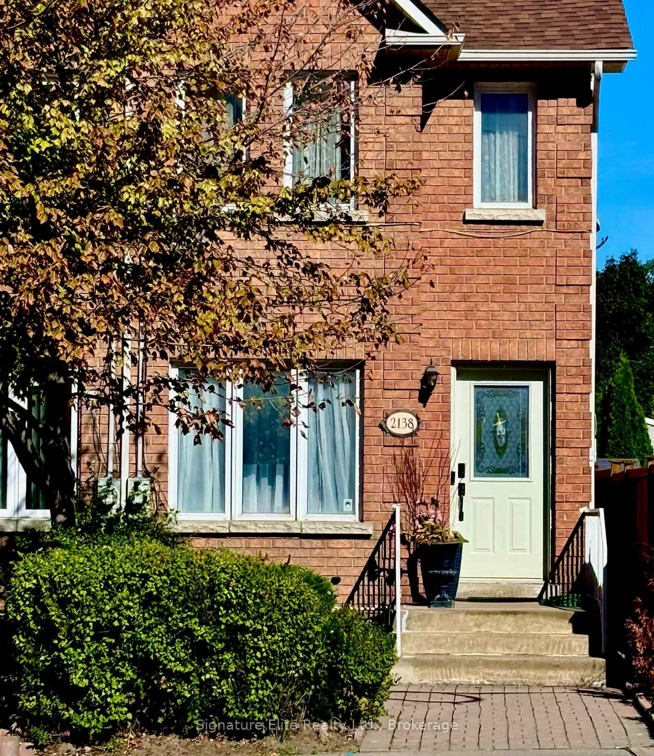 2138, Eglinton, Briar Hill-Belgravia, Toronto