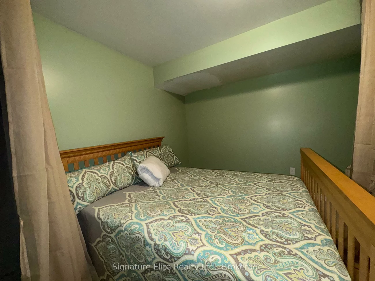 2138, Eglinton, Briar Hill-Belgravia, Toronto