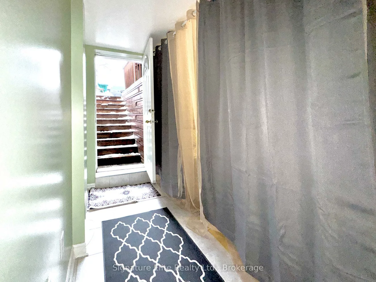 2138, Eglinton, Briar Hill-Belgravia, Toronto