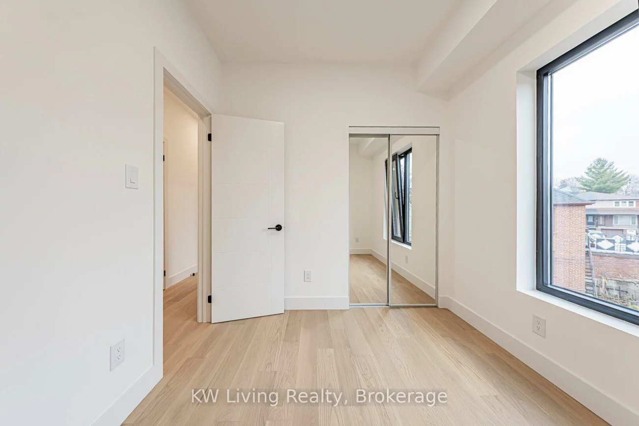 14, Holmesdale, Caledonia-Fairbank, Toronto