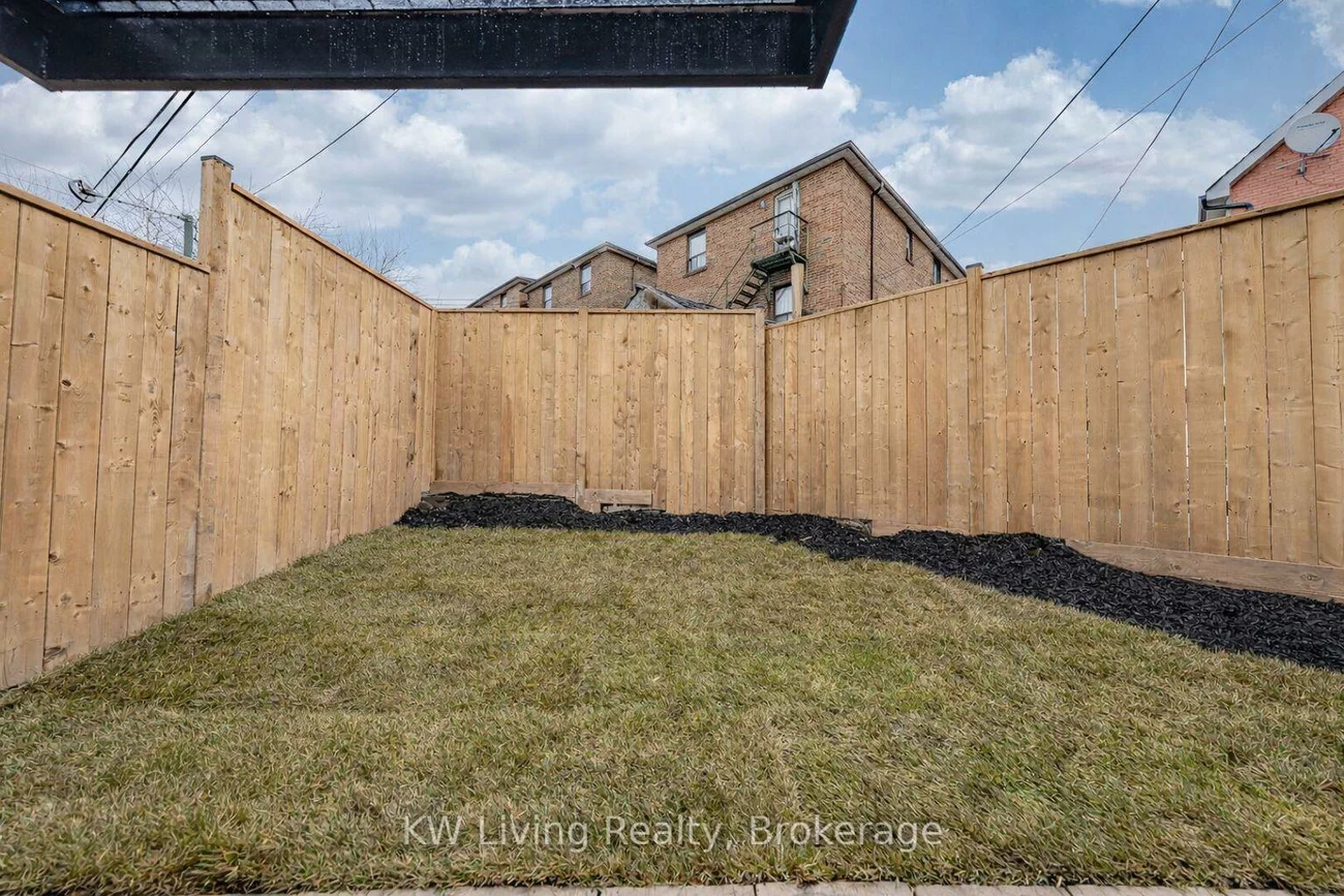 14, Holmesdale, Caledonia-Fairbank, Toronto