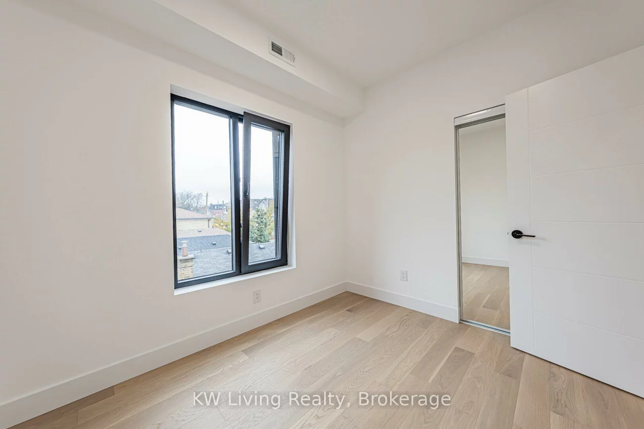 14, Holmesdale, Caledonia-Fairbank, Toronto