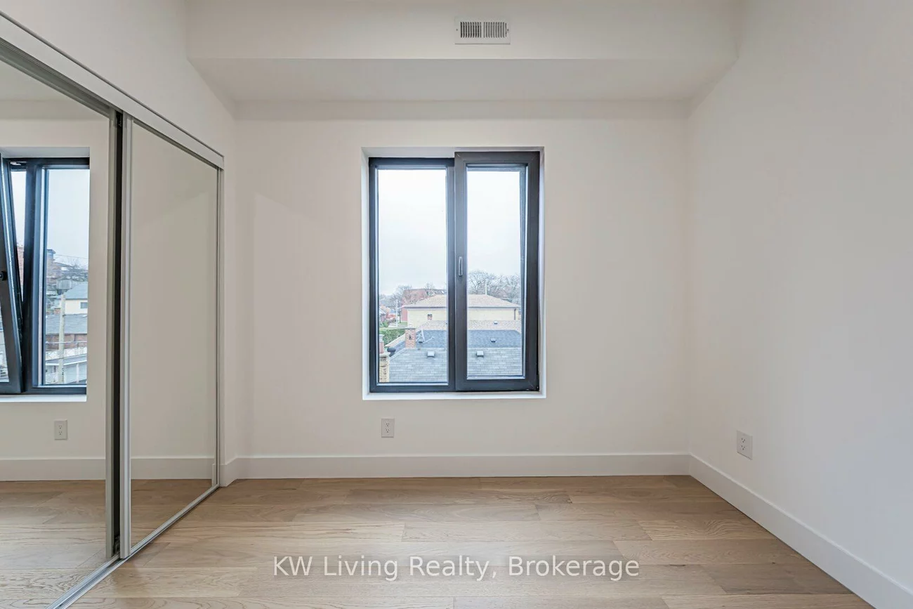 14, Holmesdale, Caledonia-Fairbank, Toronto