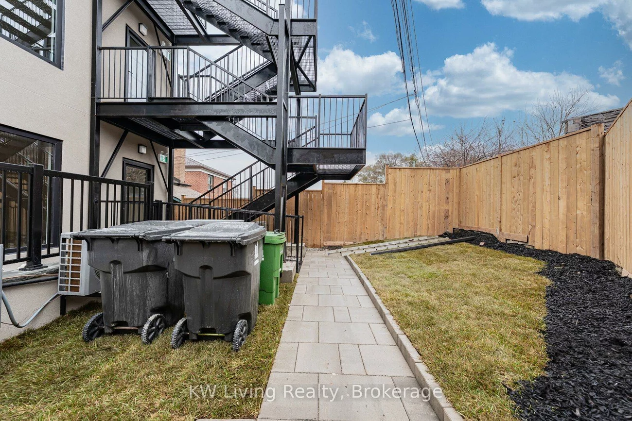 14, Holmesdale, Caledonia-Fairbank, Toronto