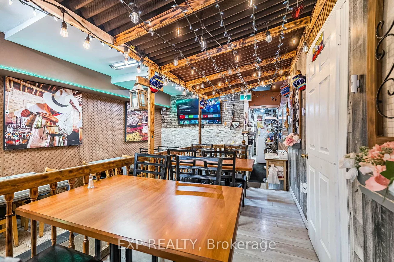 2848, Dufferin, Yorkdale-Glen Park, Toronto