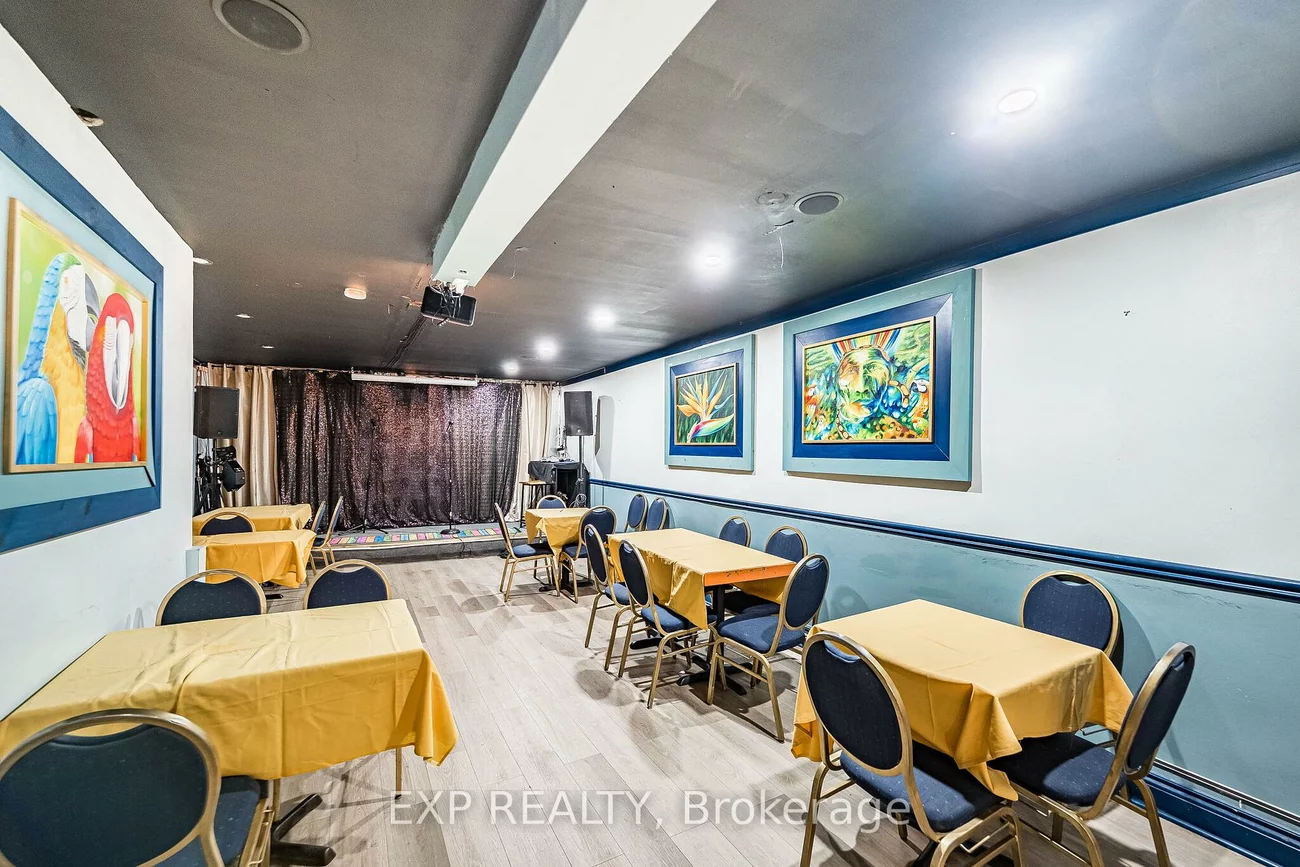 2848, Dufferin, Yorkdale-Glen Park, Toronto