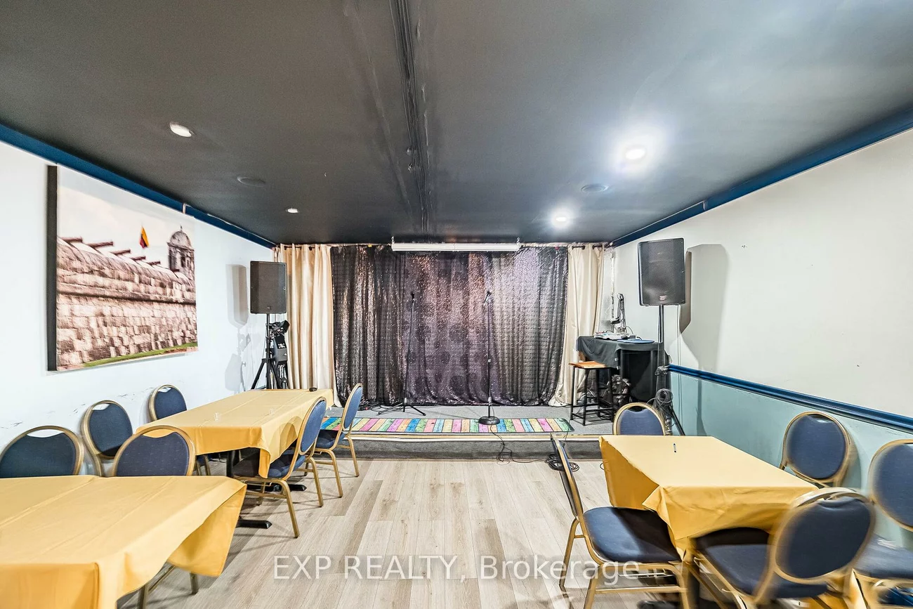 2848, Dufferin, Yorkdale-Glen Park, Toronto