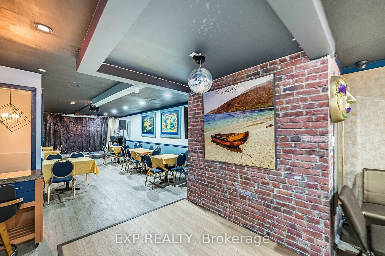 2848, Dufferin, Yorkdale-Glen Park, Toronto