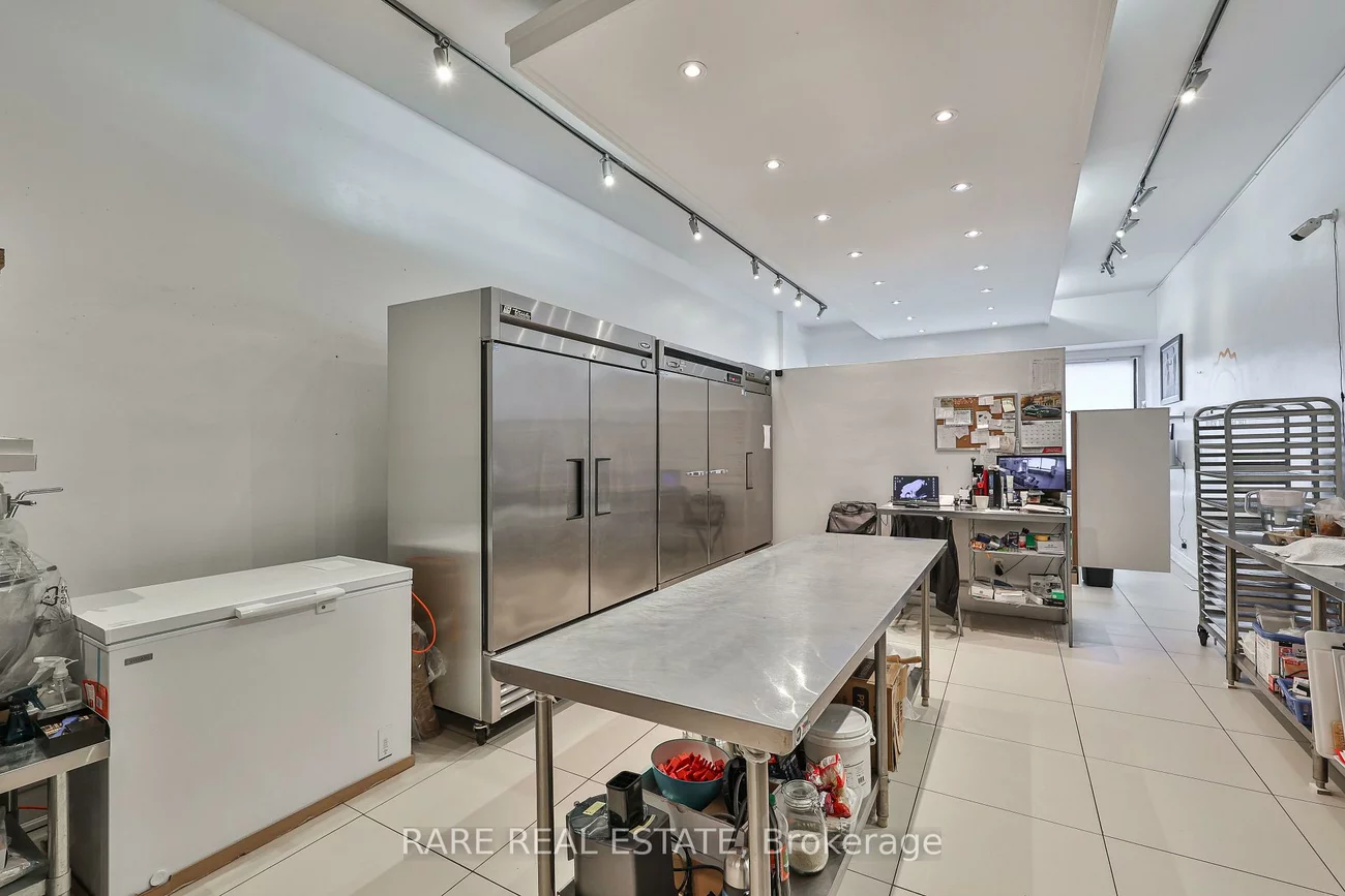 3588, Dufferin, Yorkdale-Glen Park, Toronto