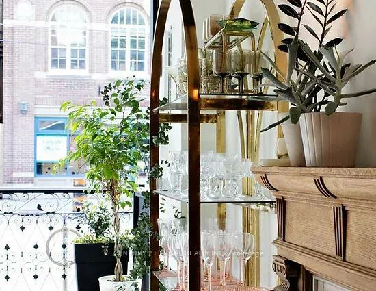 1564, Queen, Roncesvalles, Toronto