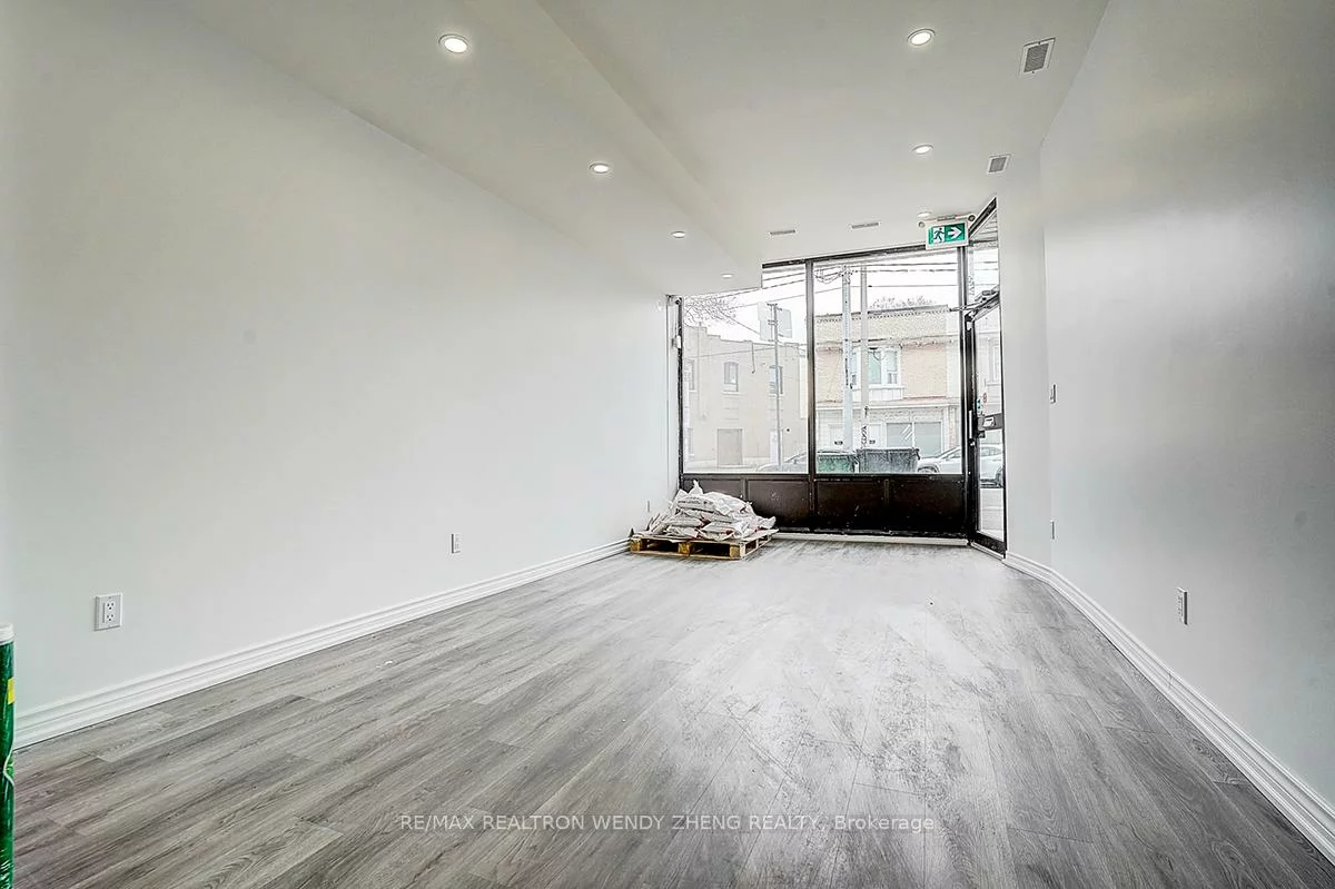 1015, Weston, Weston, Toronto