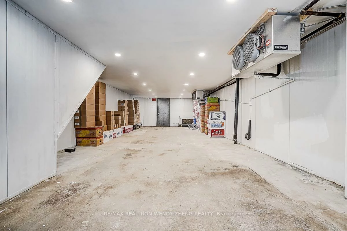 1015, Weston, Weston, Toronto