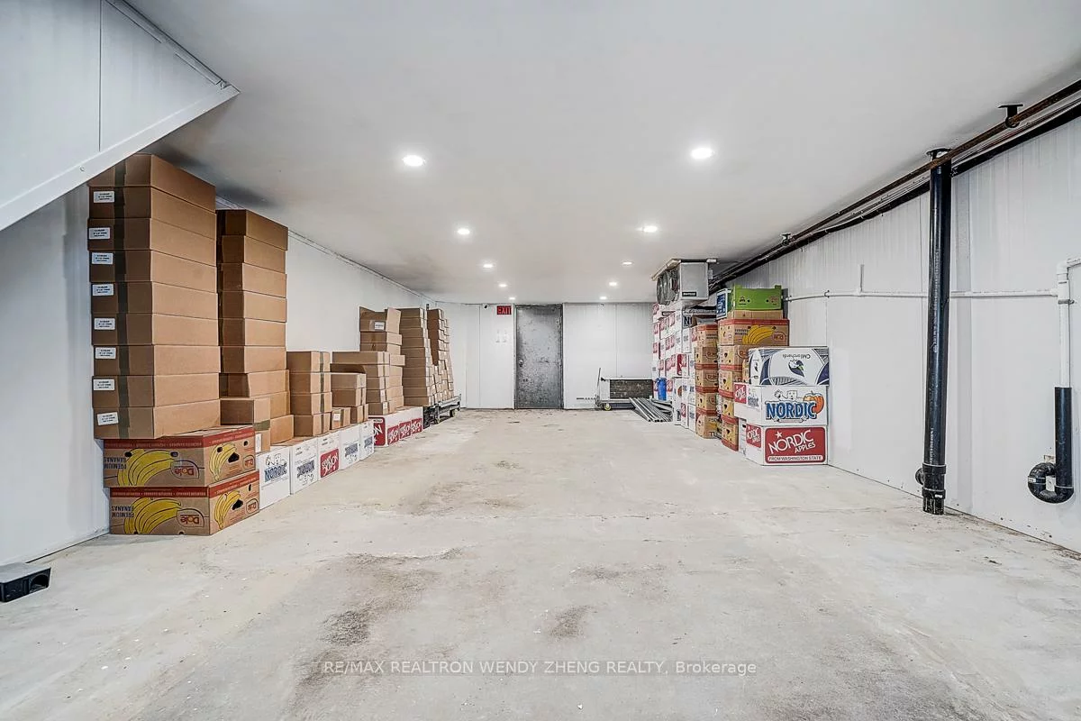 1015, Weston, Weston, Toronto