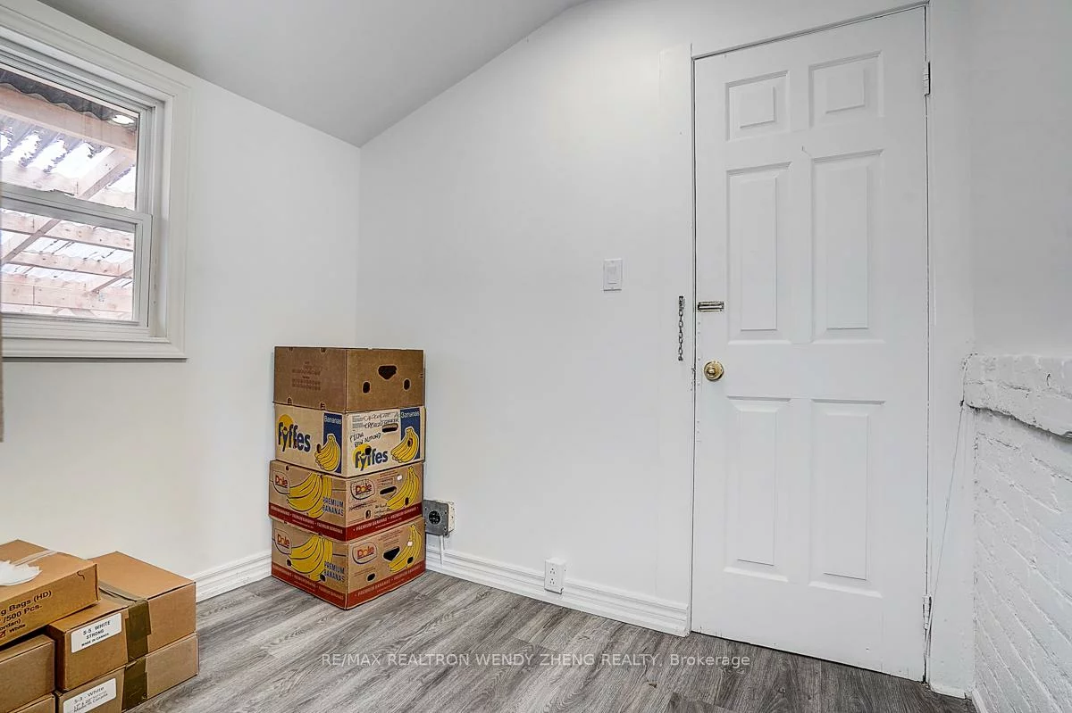 1015, Weston, Weston, Toronto