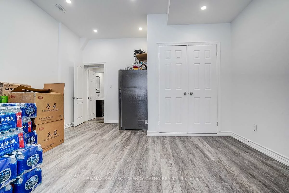 1015, Weston, Weston, Toronto