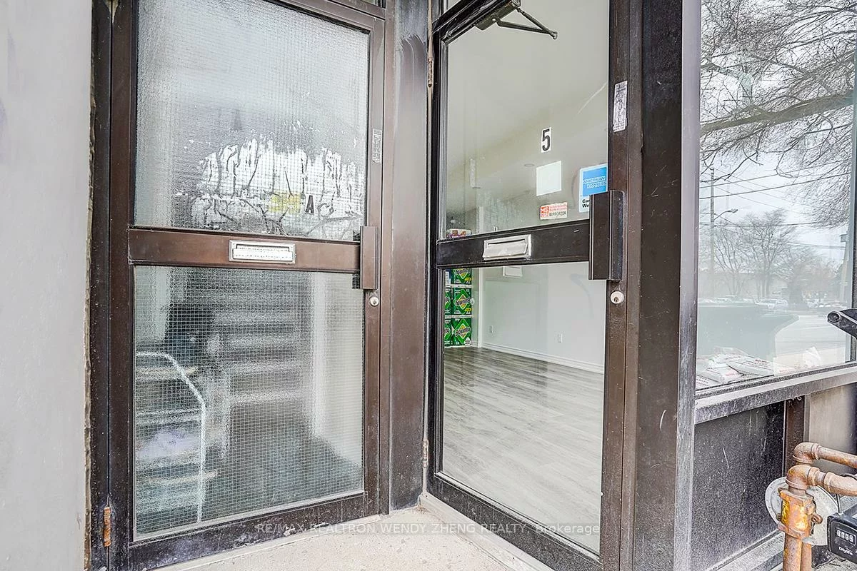 1015, Weston, Weston, Toronto