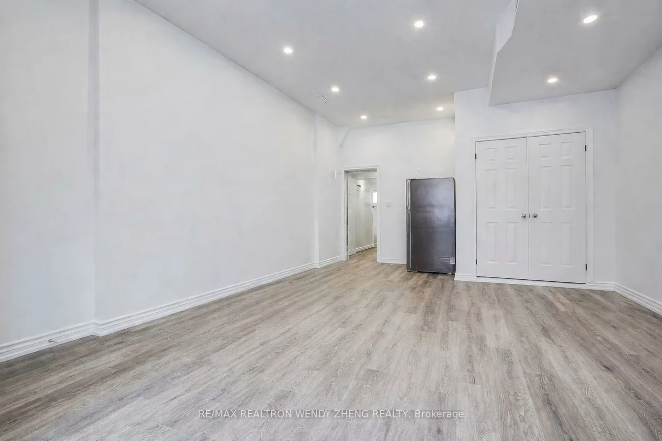 1015, Weston, Weston, Toronto