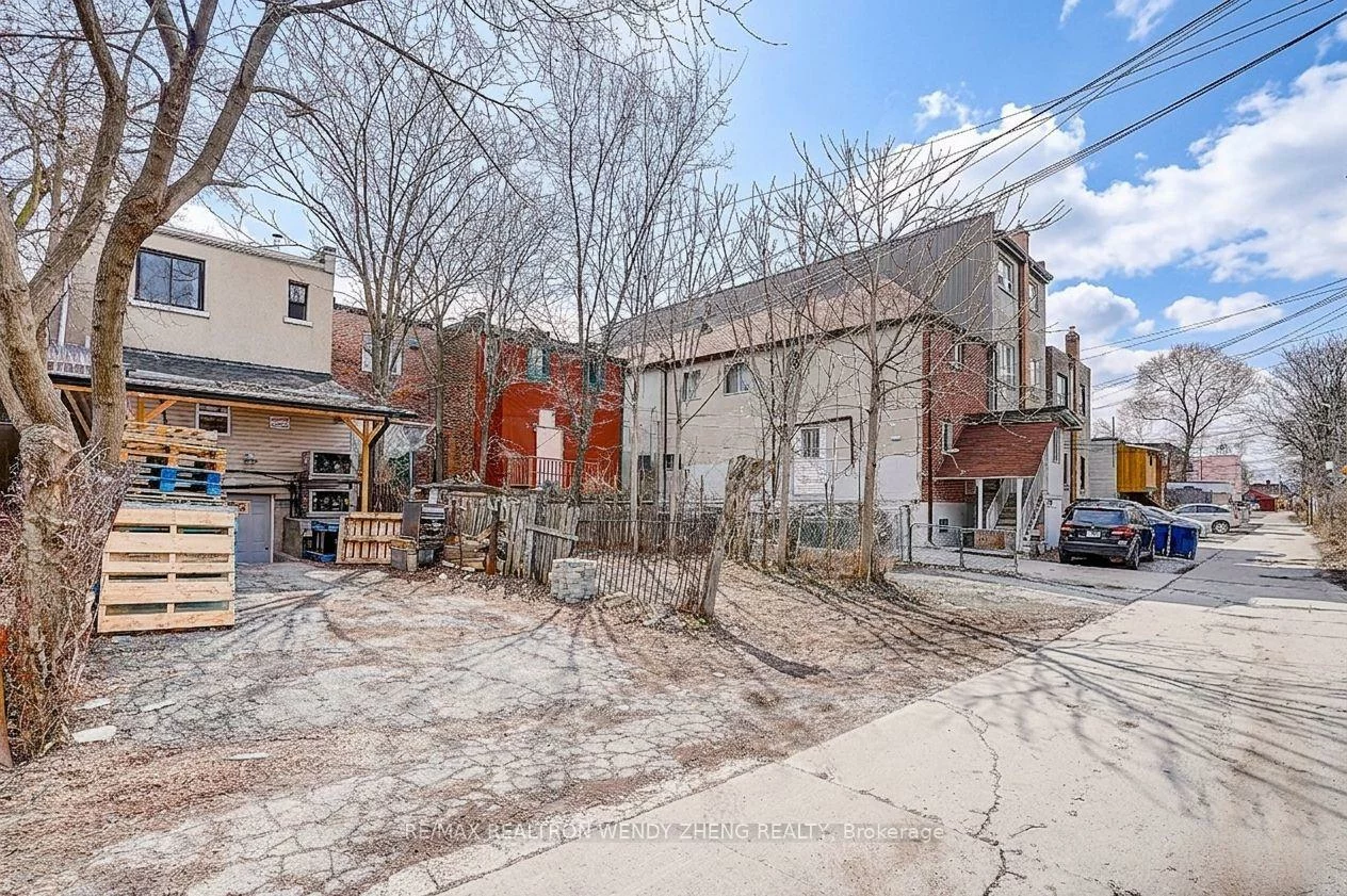 1015, Weston, Weston, Toronto