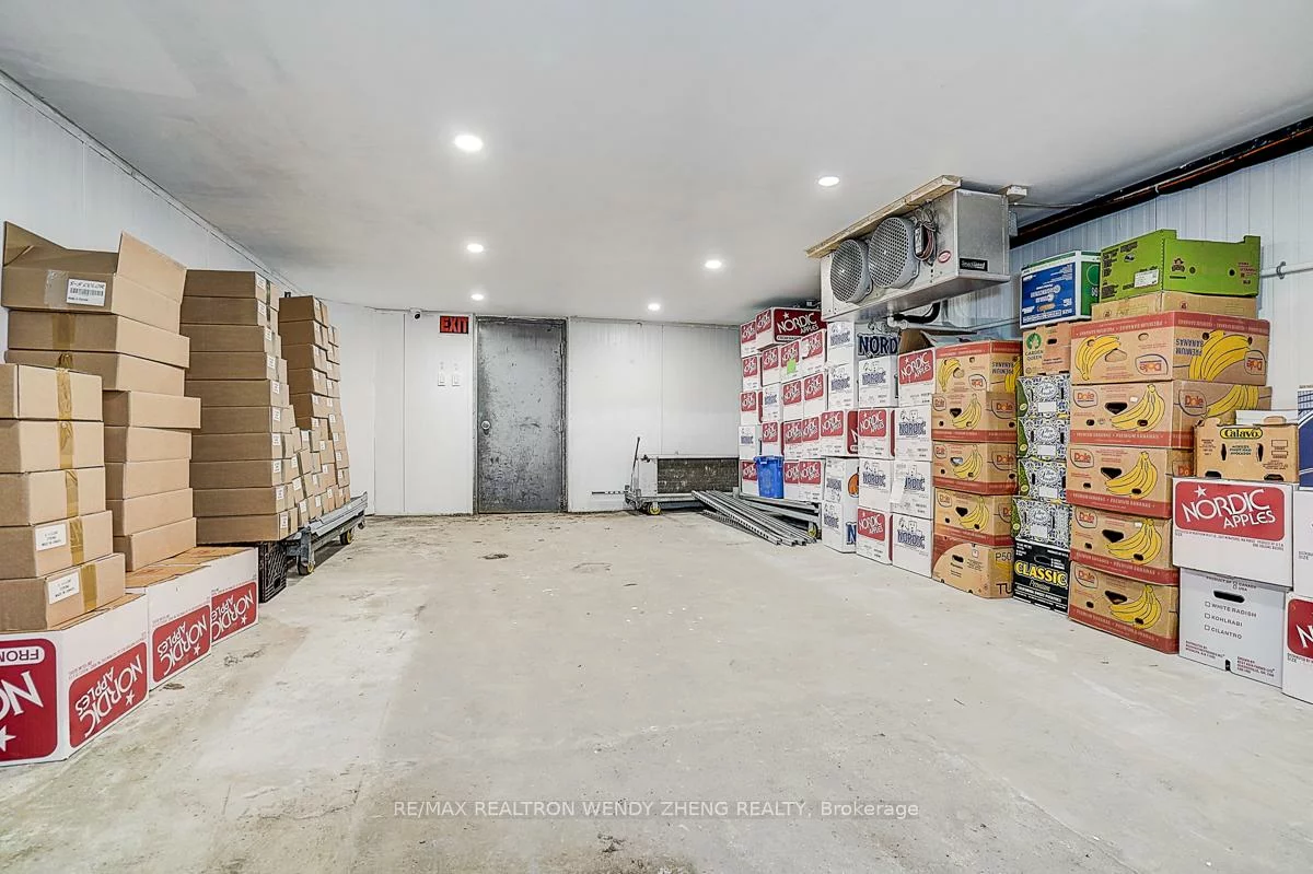 1015, Weston, Weston, Toronto