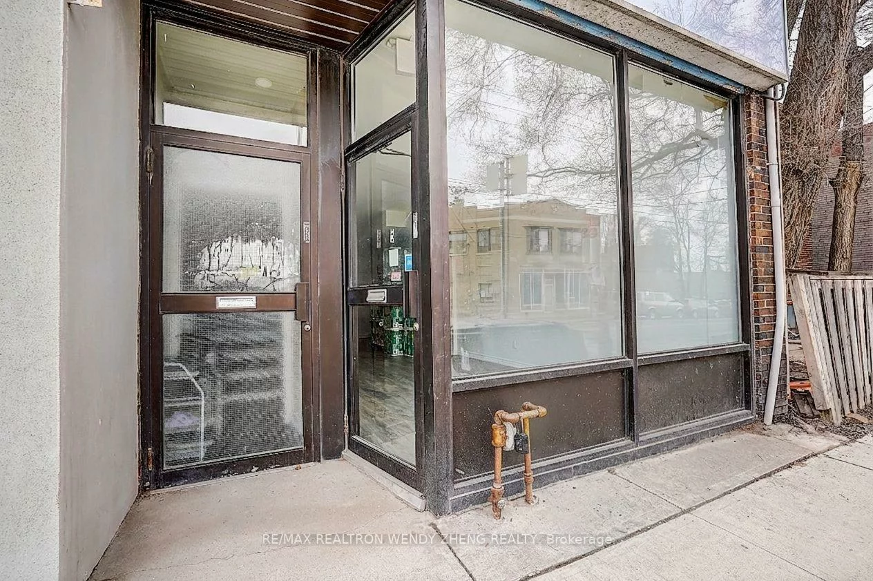 1015, Weston, Weston, Toronto