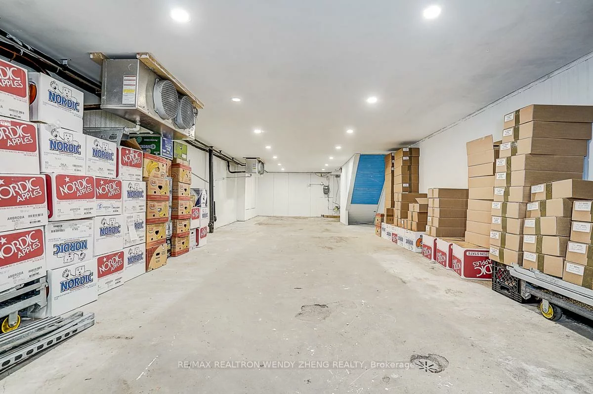 1015, Weston, Weston, Toronto